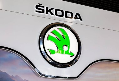 Samara, Rusya - 19 Mayıs 2018: Skoda Bayilik logosunu görmeniz gerekir. Skoda Auto Çek Cumhuriyeti merkezli bir otomobil üreticisidir