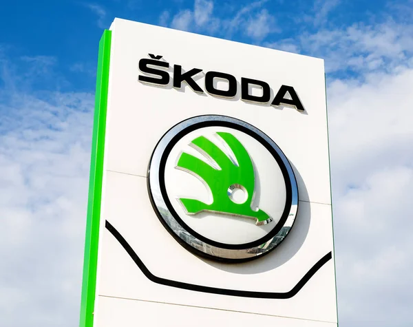 Samara Russia May 2018 Skoda Dealership Logo Skoda Auto Automobile — Stock Photo, Image