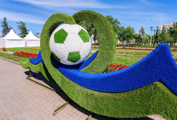 Samara Rusia Mayo 2018 Instalación Forma Pelota Fútbol Parque Público — Foto de Stock