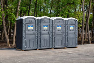 Samara, Rusya Federasyonu - 16 Mayıs 2018: Mobil genel tuvalet City sonraki Samara Arena Stadyumu park