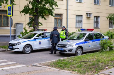 Samara, Rusya - 2 Haziran 2018: Rus polis devriye arabaları, devlet otomobil Müfettişliği yaz günde sokak şehir
