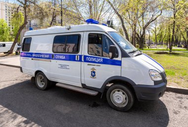 Samara, Rusya - 9 Mayıs 2018: Rus polisi cynological destek hizmetleri için özel araba. Metin Rusça: Cynological servis