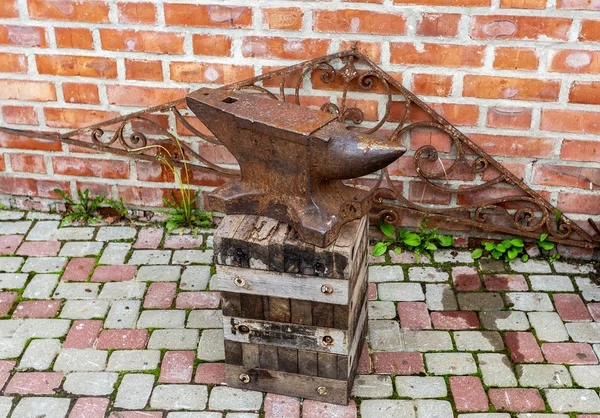 Vintage Rusty Blacksmith Anvil Iron Work — Stock Photo, Image