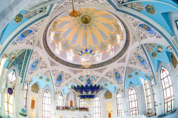 Kazan, Tataristan, Rusya - 10 Haziran 2018: Kazan Kremlin ünlü Kul Şerif Camii'nde iç