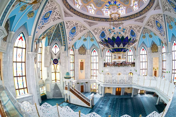Kazan, Tataristan, Rusya - 10 Haziran 2018: Kazan Kremlin ünlü Kul Şerif Camii'nde iç
