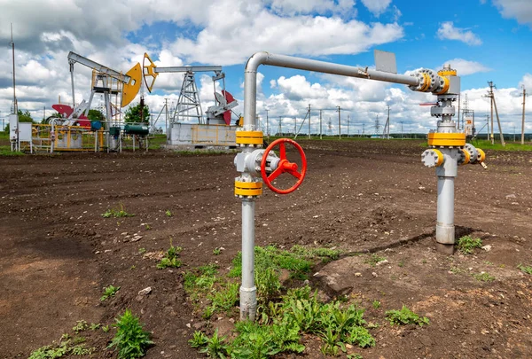 Pipeline Control Valve Background Pump Jack Fracking Crude Extraction Machine — Stock Photo, Image