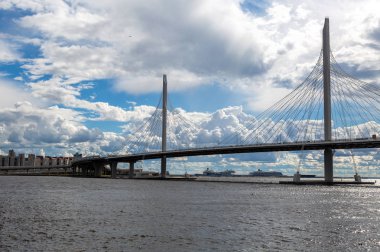 Saint-Petersburg, Rusya-8 Ağustos 2018: Askılı köprü, Western yüksek hızlı çapı ile Peter'ın fairway
