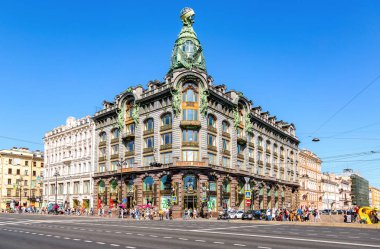 Saint Petersburg, Rusya - 10 Ağustos 2018: Eski şarkıcı da yaygın kitap evi bilinen ev. Tarihsel Nevsky Prospect üzerinde bina