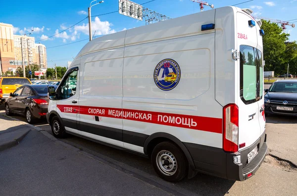 Saint Petersburg Russia August 2018 Ambulance Car Parked Street Text — Stock Photo, Image