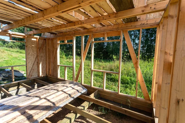 Budowa Nowego Drewnianego Domu Wsi Letni Słoneczny Dzień — Zdjęcie stockowe