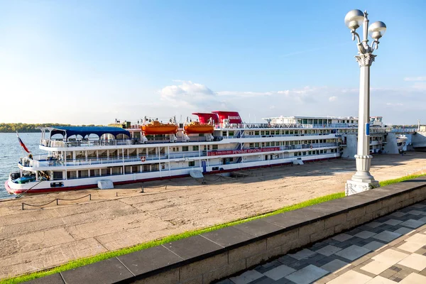 Samara Ryssland September 2018 River Cruise Passagerarfartyg Förtöjd Vid Bryggan — Stockfoto