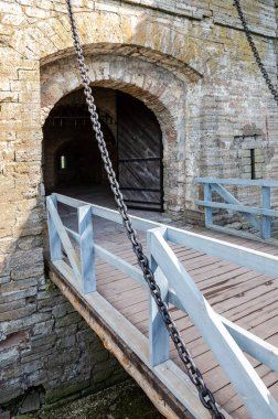 Süspansiyon zincir köprü ve tarihi eski Kalesi Oreshek Shlisselburg, Rusya'nın kapıları