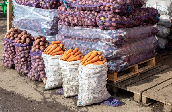 Свежая Органическая Картошка Морковь Нового Урожая Продажи Фермерском Рынке — стоковое фото