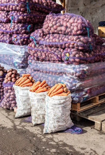 Pommes Terre Biologiques Fraîches Carottes Nouvelle Récolte Vendre Marché Fermier — Photo