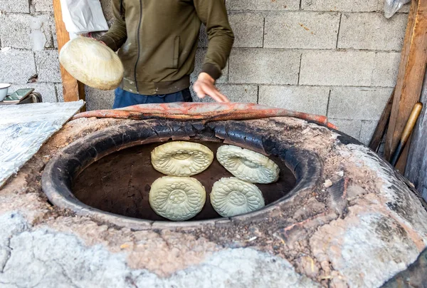 Tradiční Uzbecké Flatbread Pečení Troubě Tandyr — Stock fotografie