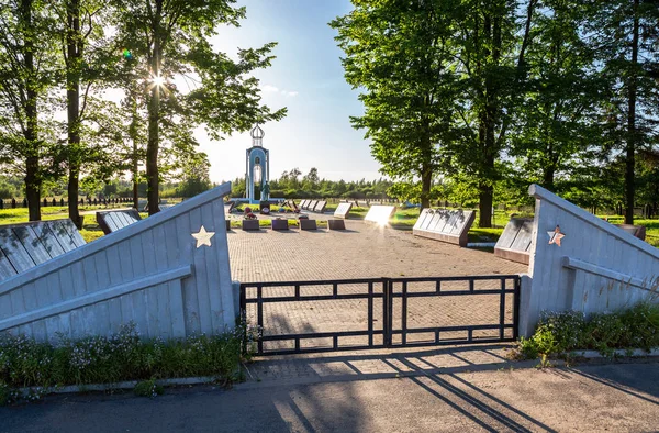 俄罗斯 Myasnoy 2018年8月10日 苏联战争纪念馆与俄罗斯士兵的坟墓 二战期间阵亡士兵的记忆 — 图库照片
