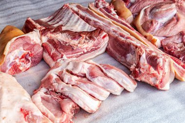 Taze çiğ kıyılmış et çiftçi pazarda satışa hazır