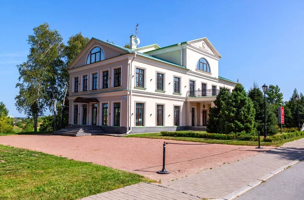 ストレナの真ん中の Konstantinovsky 宮殿の領土にサンクトペテルブルク ロシア連邦 2018 リンドスト ローム マンション — ストック写真
