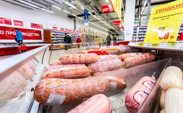 Samara Rusko Dubna 2018 Různé Vařené Klobásy Připravený Prodeji Řetězec — Stock fotografie