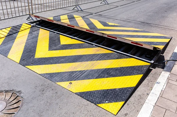 Barreira Estrada Com Padrão Cautela Listrado Amarelo Preto Construção Cerca — Fotografia de Stock