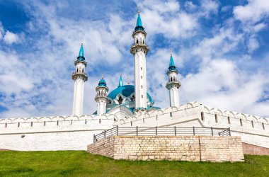 Kazan Kremlin ünlü Kul Şerif Camii. Rusya'nın en büyük camilerinden