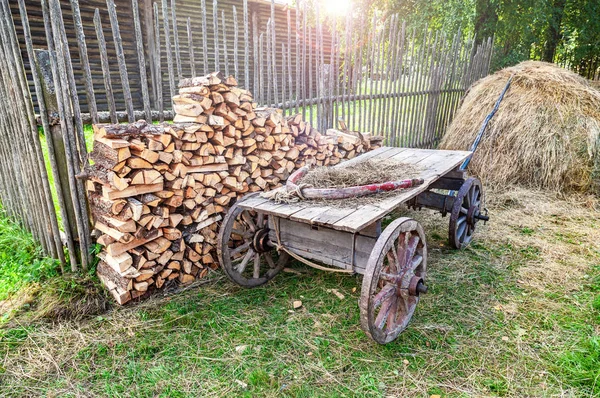 Vie Rurale Vieille Charrette Bois Sans Cheval Bois Chauffage Empilé — Photo