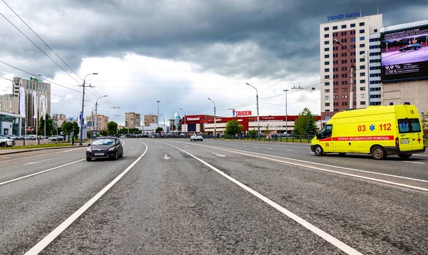 夏の日にカザン市の中央通りのカザン ロシア連邦 2018 ビュー — ストック写真