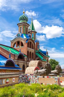Kazan, Rusya - 11 Haziran 2018: Tapınak tüm dinlerin (Universal Tapınağı). Eski Arakchino köyü bulunmaktadır. İnşaat - 1992 başlangıcı. Yazar - ahmet Khanov
