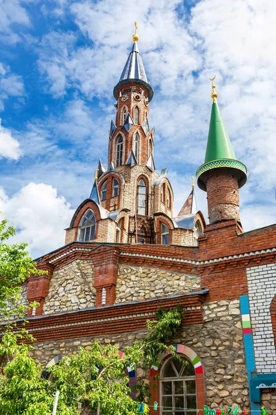Kazan, Rusya - 11 Haziran 2018: Tapınak tüm dinlerin (Universal Tapınağı). Eski Arakchino köyü bulunmaktadır. İnşaat - 1992 başlangıcı. Yazar - ahmet Khanov