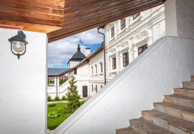 Yaz güneşli gün manastırda Sviyazhsk varsayım