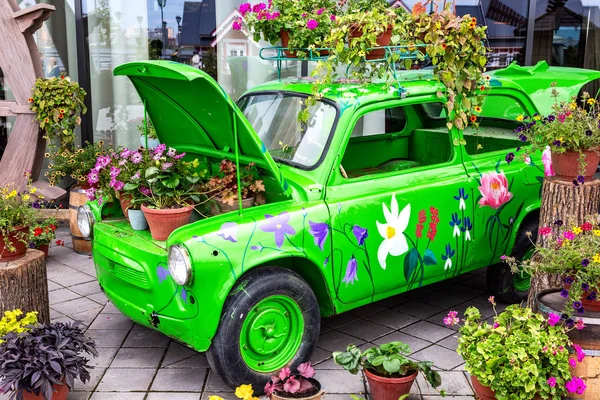 Kazan Russie Septembre 2018 Composition Fleurs Avec Voiture Rétro Verte — Photo