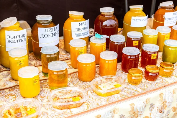 Süßer Frischer Honig Zum Verkauf Auf Dem Traditionellen Bauernmarkt — Stockfoto
