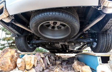 Samara, Rusya - 19 Mayıs 2018: Görünüm araç Hyundai Grand Santa Fe derinliklerinden