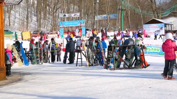 Samara Rusia Febrero 2018 Gente Estación Esquí Montaña Krasnaya Glinka — Vídeo de stock