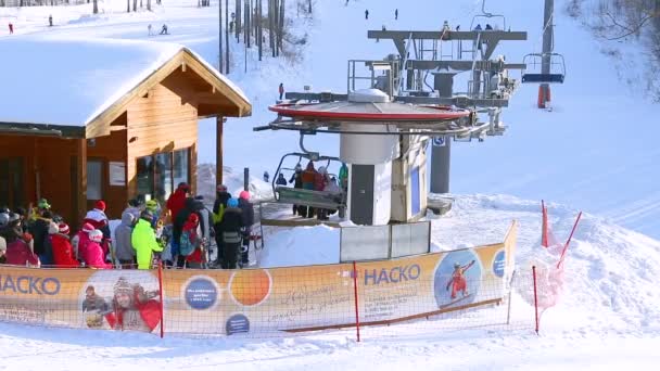 Samara Rússia Fevereiro 2018 Teleférico Estância Esqui Montanha Krasnaya Glinka — Vídeo de Stock