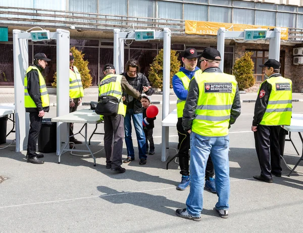 Samara Rusia Mayo 2018 Gente Pasa Por Los Detectores Metales —  Fotos de Stock