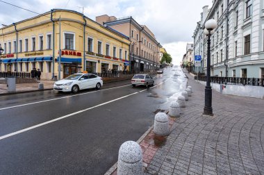 Kazan, Rusya - 10 Haziran 2018: Görünüm yaz günü şehirde Kazan Bauman yaya caddesi üzerinde