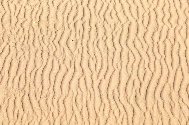 Doğal dokular sahil kumu ve yüzey. Arka plan olarak kum dalgaları