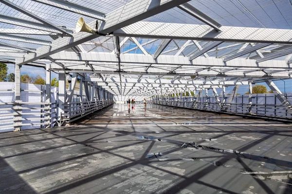 Saint Petersburg Russia August 2018 Pedestrian Bridge Leading Novokrestovskaya Metro — Stock Photo, Image