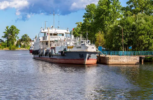 Sjlisselburg Rusland Augustus 2018 Schip Kademuur Van Haven Zonnige Dag — Stockfoto