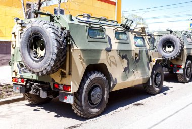 Samara, Rusya Federasyonu - 5 Mayıs 2018: High-mobility araçlar Gaz-2330 TIGR Rus 4 x 4, çok amaçlı, arazi piyade hareketlilik araca olan renkler kamuflaj