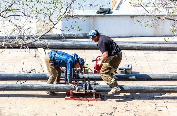 Samara Rusia Mayo 2018 Los Trabajadores Producen Trabajos Colocación Tuberías — Foto de Stock