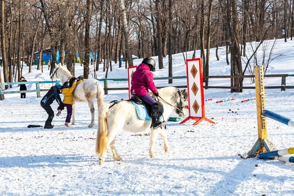 Samara Russia February 2018 Children Learn Ride Horses Winter Park — Stock Photo, Image