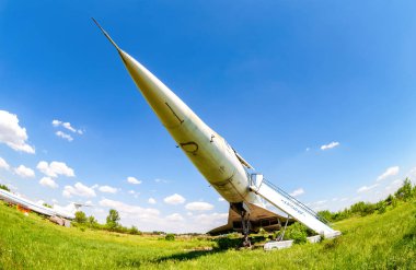 Samara, Rusya - 26 Mayıs 2015: Rus Tupolev Tu-144 supersonic yolcu uçağı terk edilmiş aerodrome. Balıkgözü görünümü