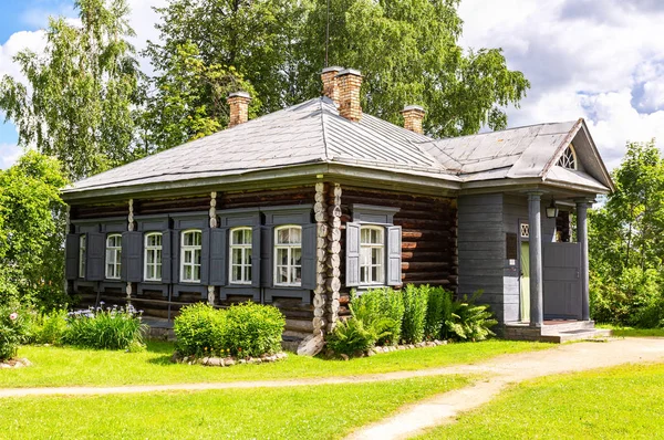 Museum homestead van Alexander Suvorov in de buurt van Borovitsji — Stockfoto