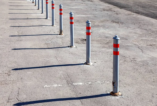 Warning bollards with red stripes at the parking — Stock Photo, Image