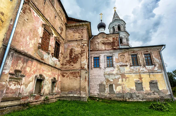 俄罗斯托尔佐克的 Borisoglebsky 修道院的老教堂 — 图库照片