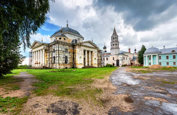 Mosteiro de Borisoglebsky em Torzhok, região de Tver, Rússia — Fotografia de Stock