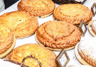 Taze lezzetli tatlı kek satışı için hazır