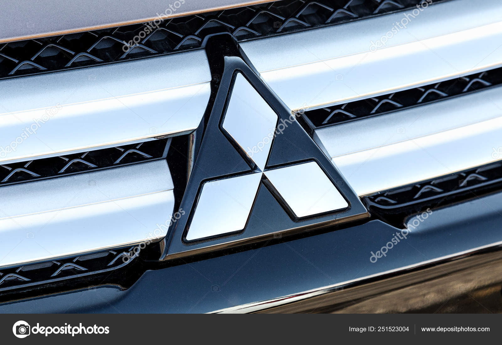 Mitsubishi logo fotos de stock, imágenes de Mitsubishi logo sin royalties |  Depositphotos